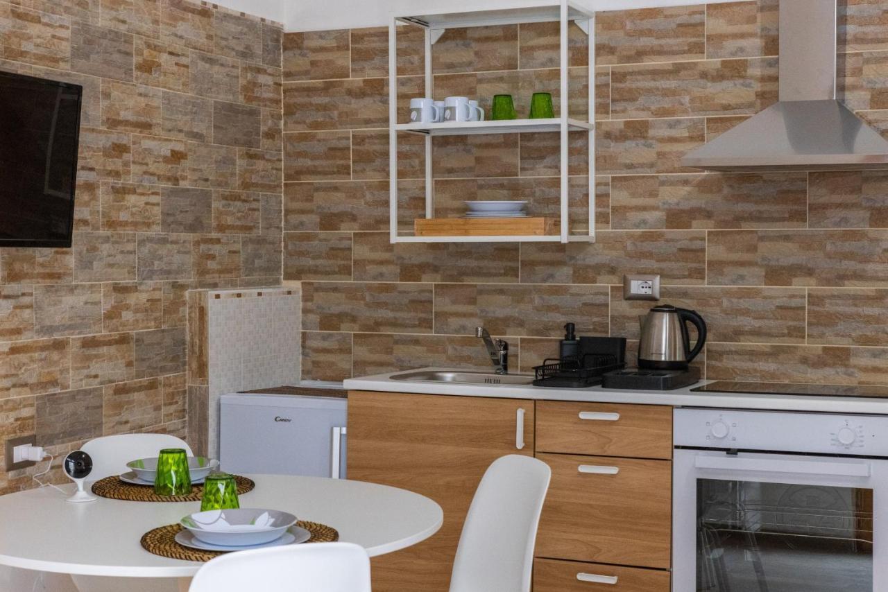 Lovely Rooms - Guest House Suites Triggiano Ngoại thất bức ảnh